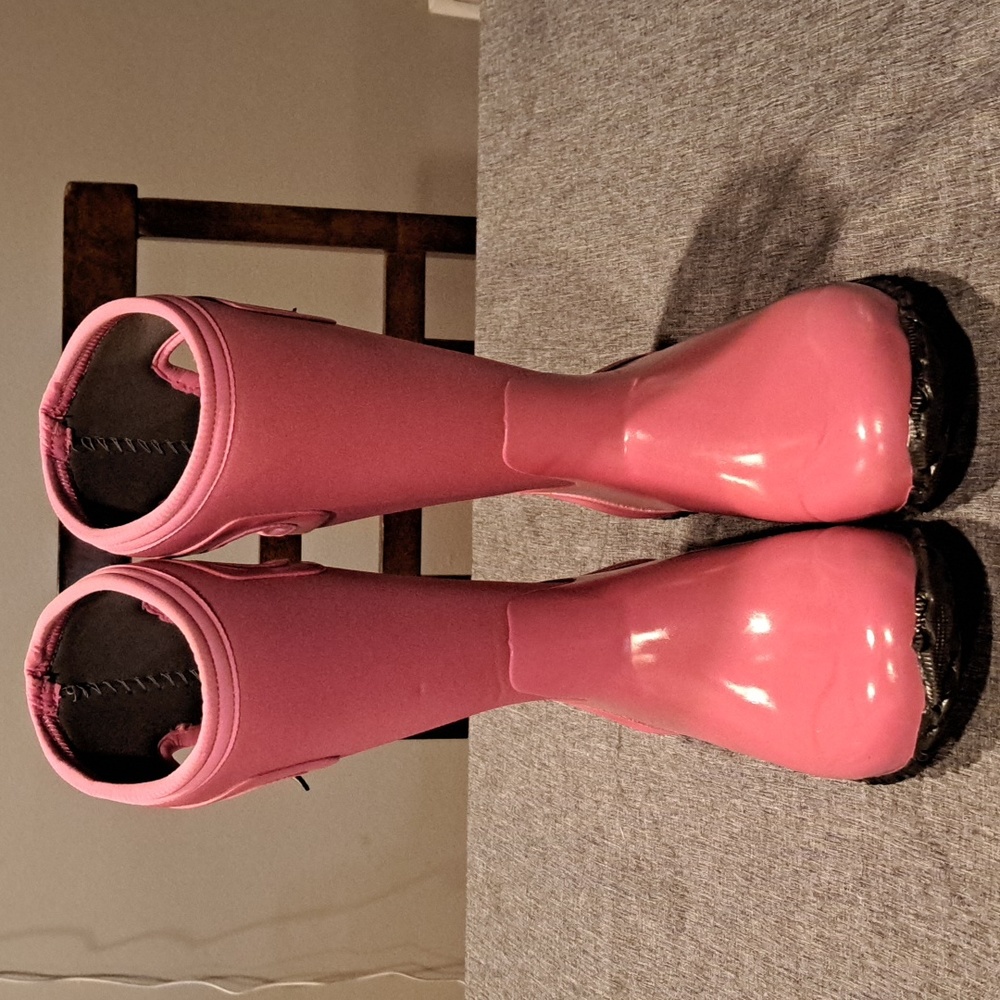 BOGS girls waterproof boots.